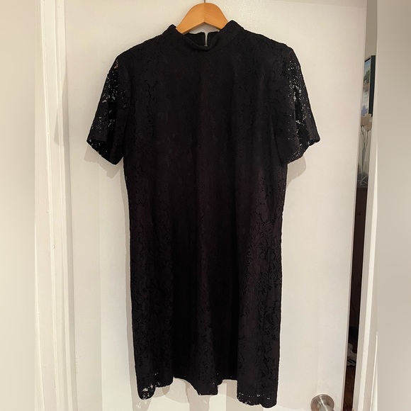 Easy & timeless black lace lined shift dress - Picture 5 of 5